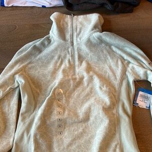 Columbia Women’s half zip lightweight fleece pullover
